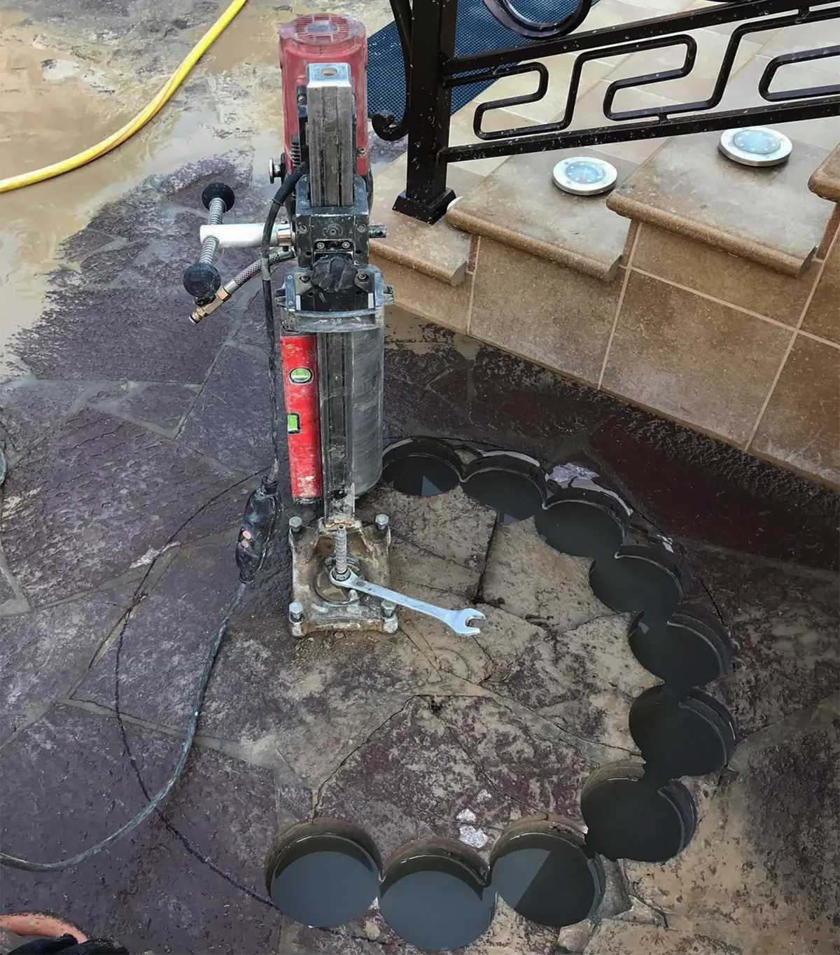 عمل فتحات في الخرسانة 